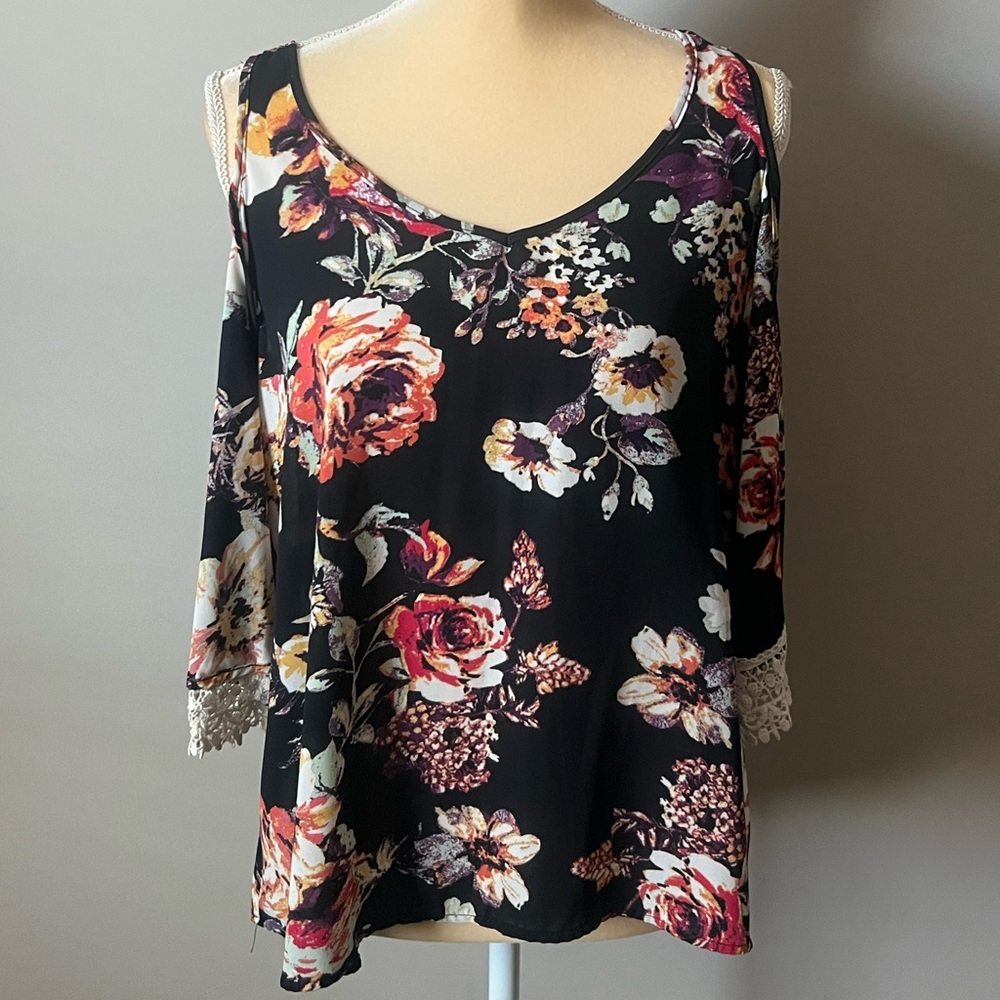 Like new cold shoulder floral blouse with trim